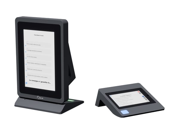 The two screens of the counter station: the 8-inch display for the visitor and the compact 5-inch operator module.